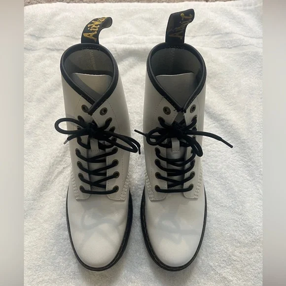 Men’s Sz 8 Dr. Martens White Leather Boots - Picture 2 of 13